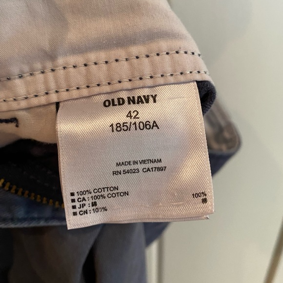 Old Navy ‘Broken-in Khaki’ shorts - Picture 5 of 5